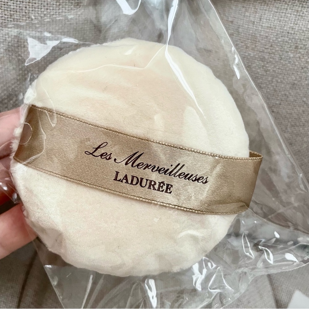 💛 Les Merveilleuses LADUREE FACE POWDER PUFF  Cosmetic Makeup Sponge